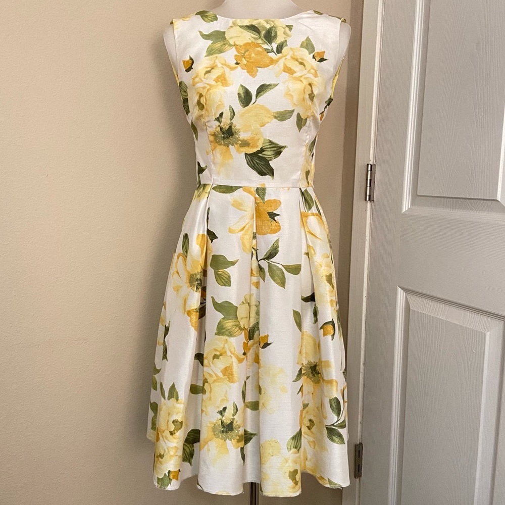 LIZ CLAIBORNE Floral pleated dress